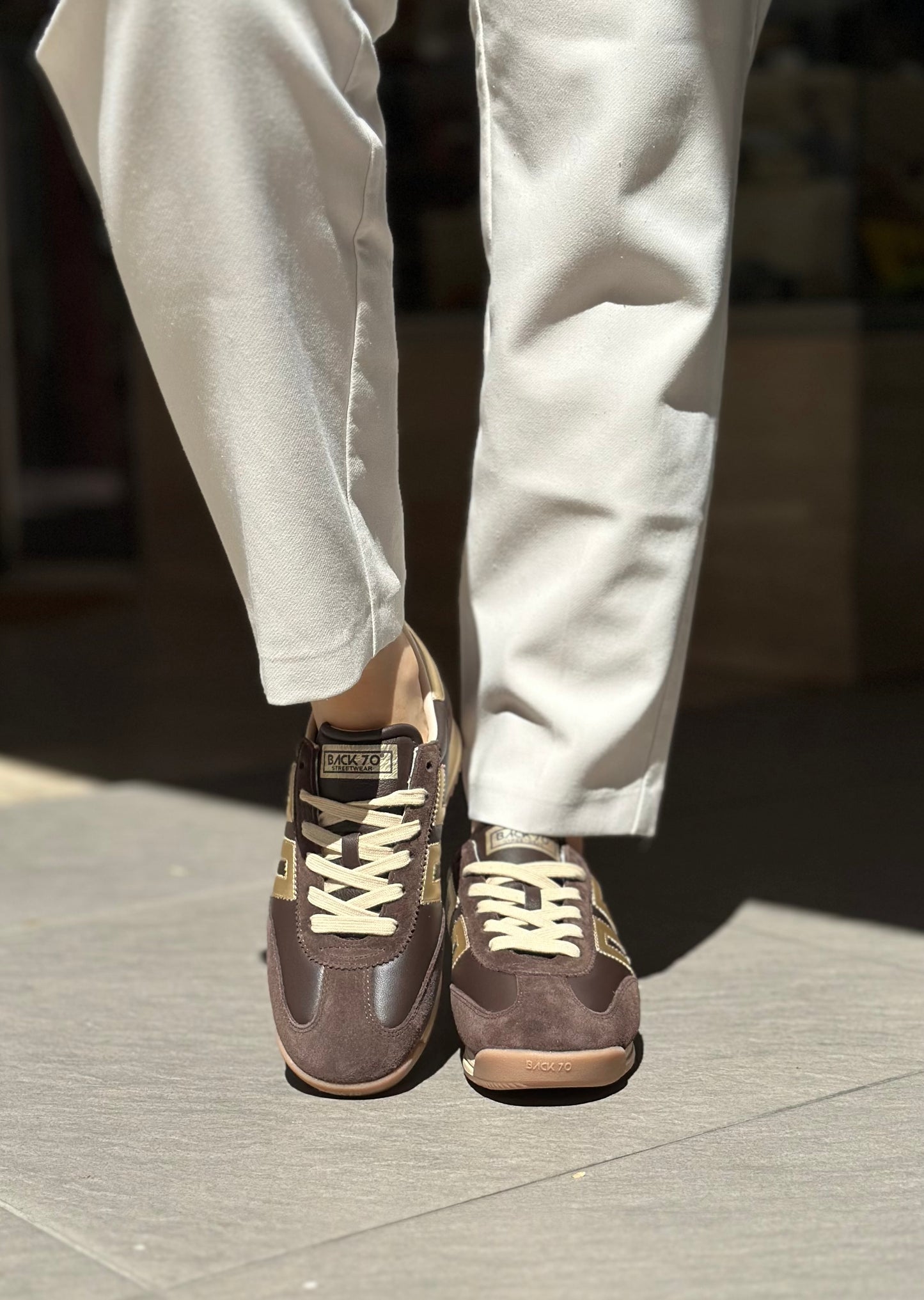 Baskets BACK70 JOGGER marron et doré Femme