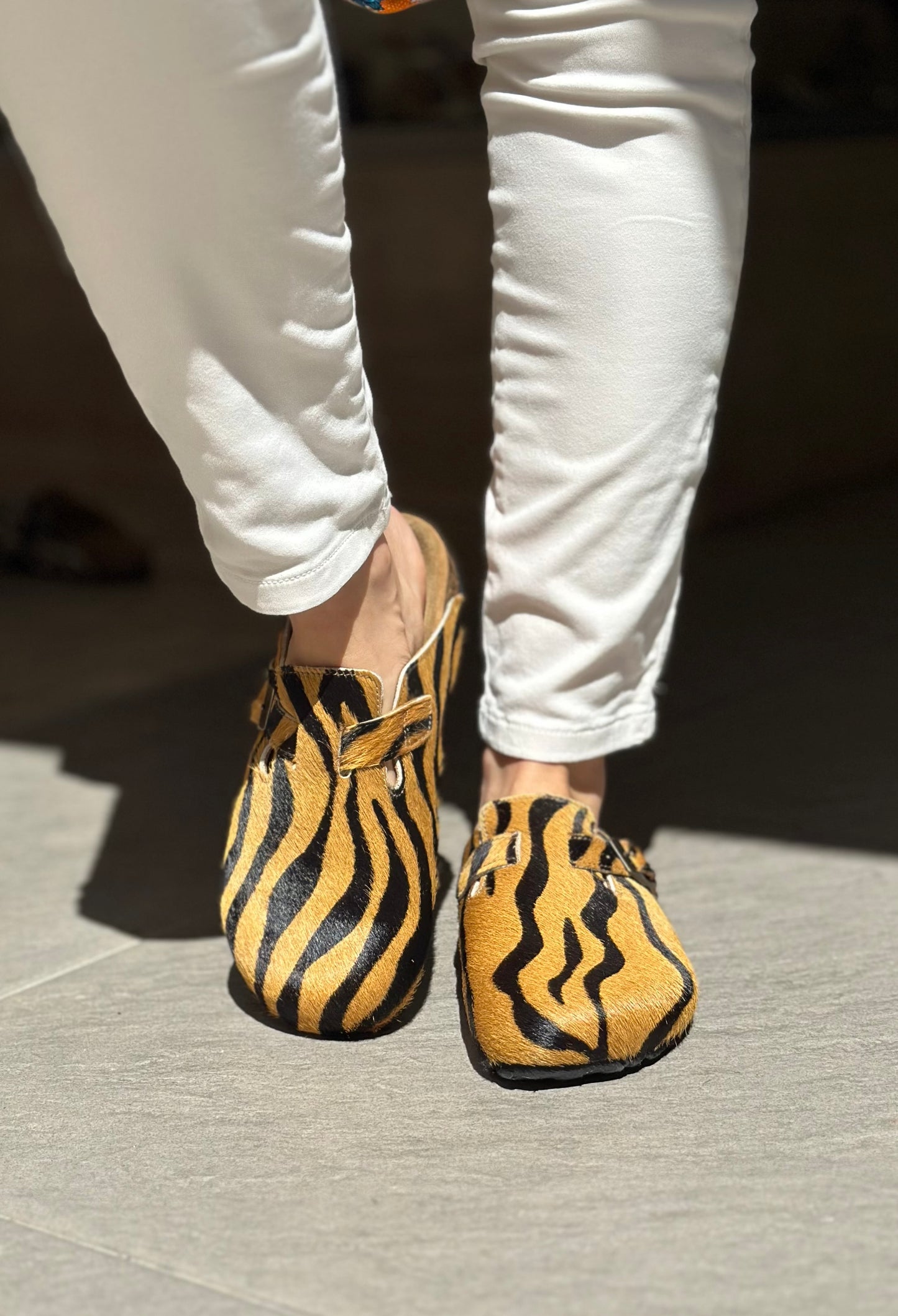 Mules/sabot CUBANAS Poilus zèbre camel et noir femme