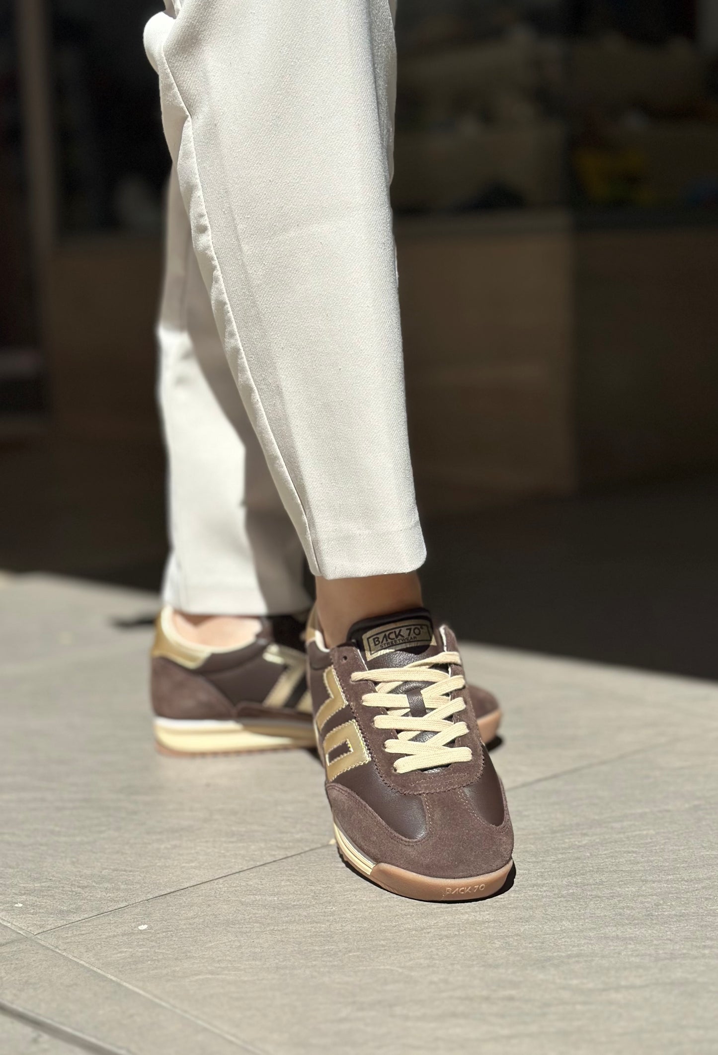 Baskets BACK70 JOGGER marron et doré Femme