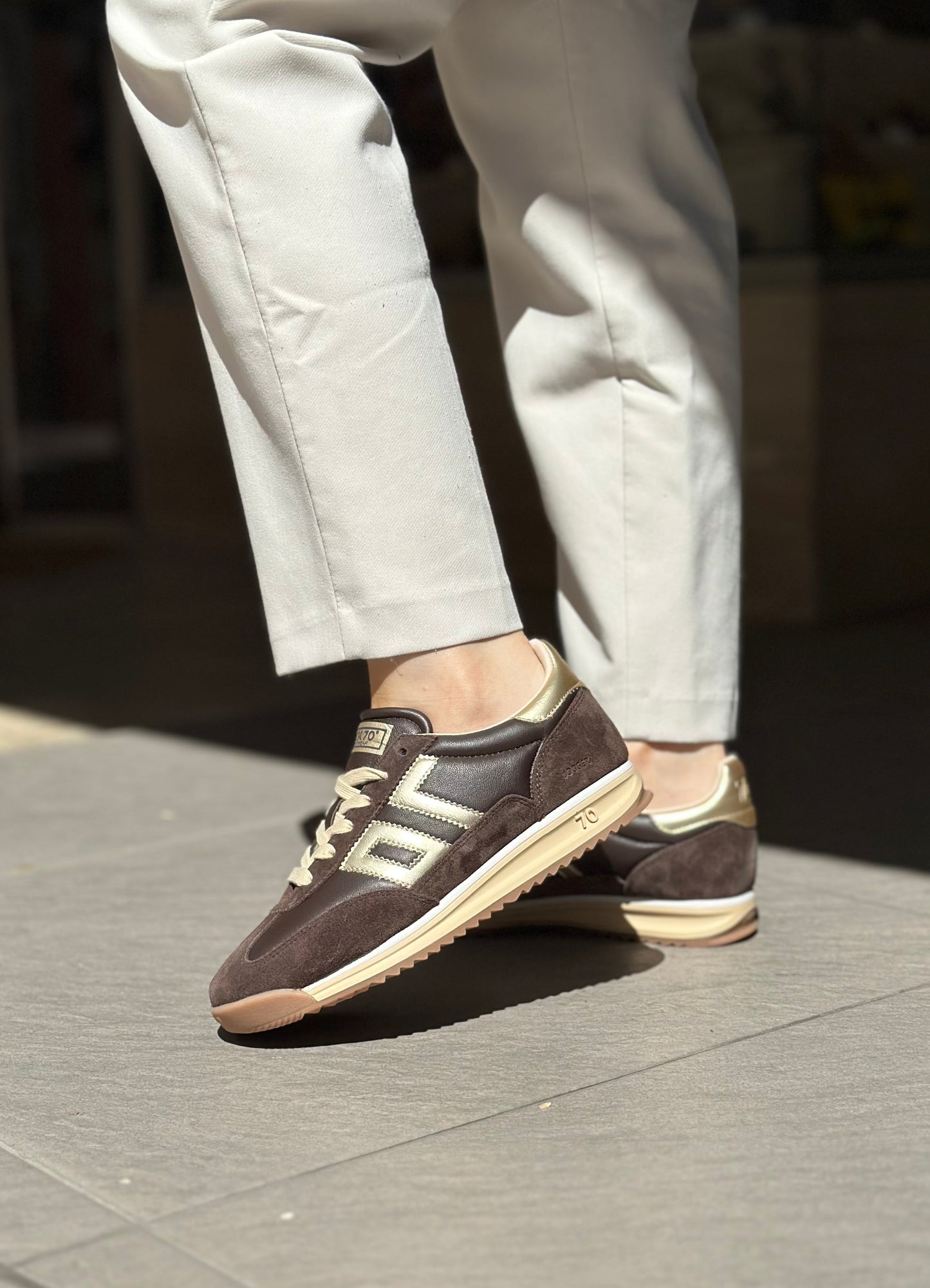 Baskets BACK70 JOGGER marron et doré Femme