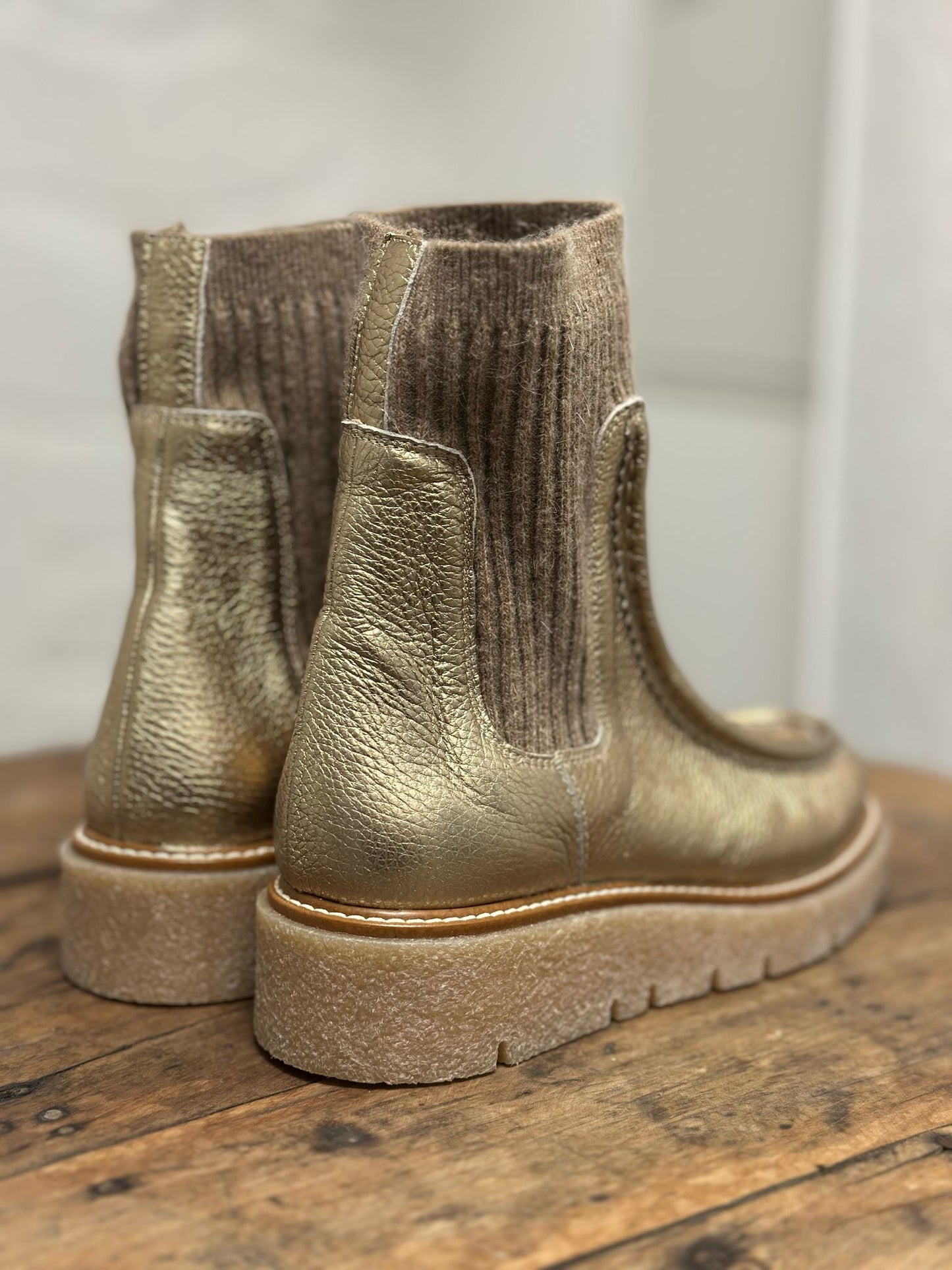 Bottines plates NUCLEO PELTRO 26251 Doré Week end by PEDRO MIRALLES