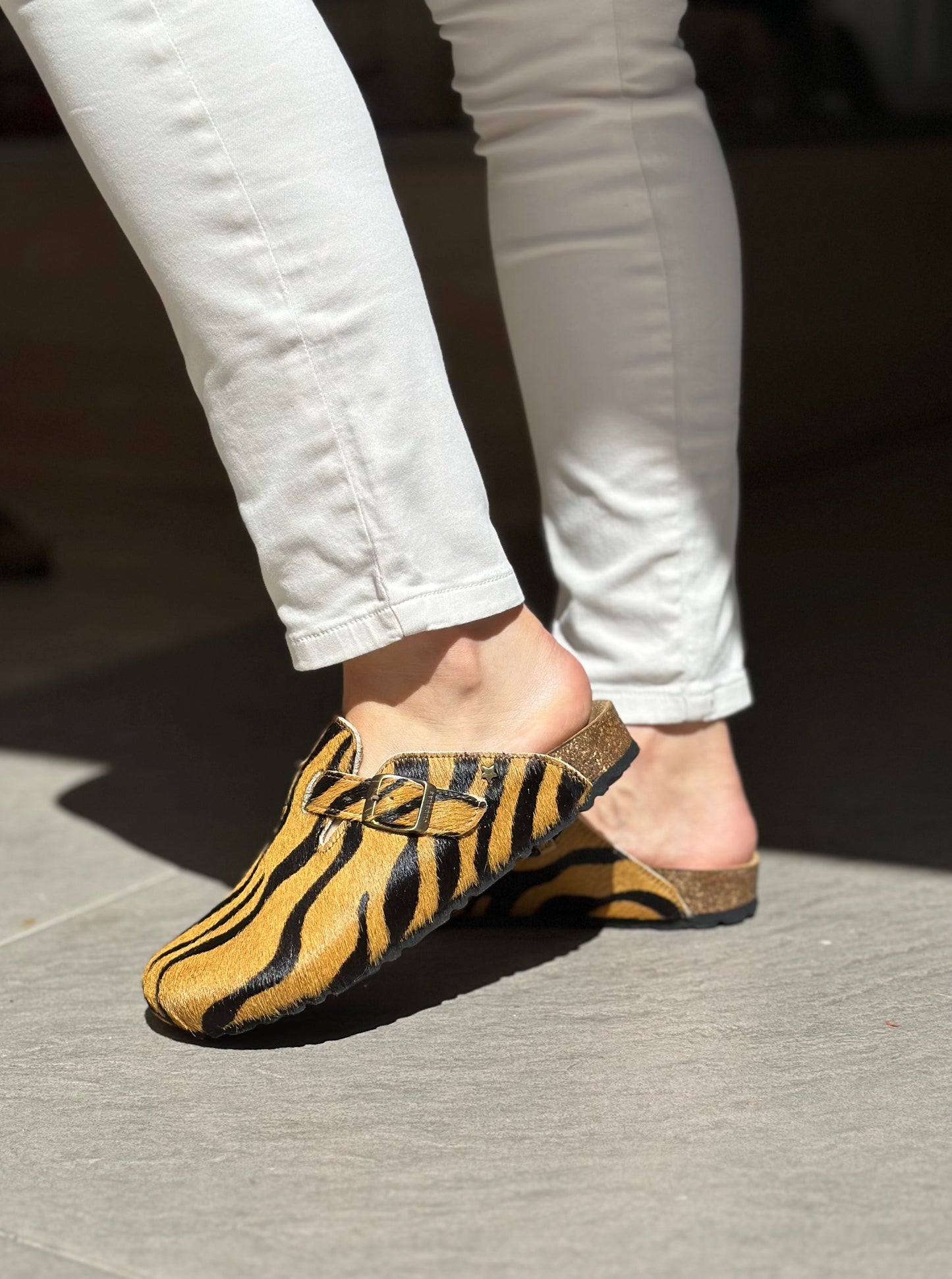 Mules/sabot CUBANAS Poilus zèbre camel et noir femme