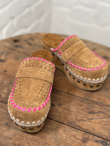 Sabot MOU camel femme