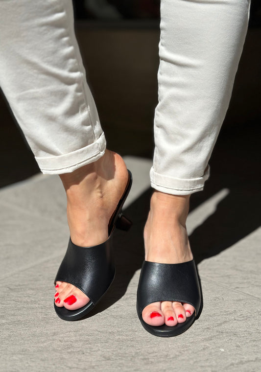 Mules à talons Angel Alarcon noir femme